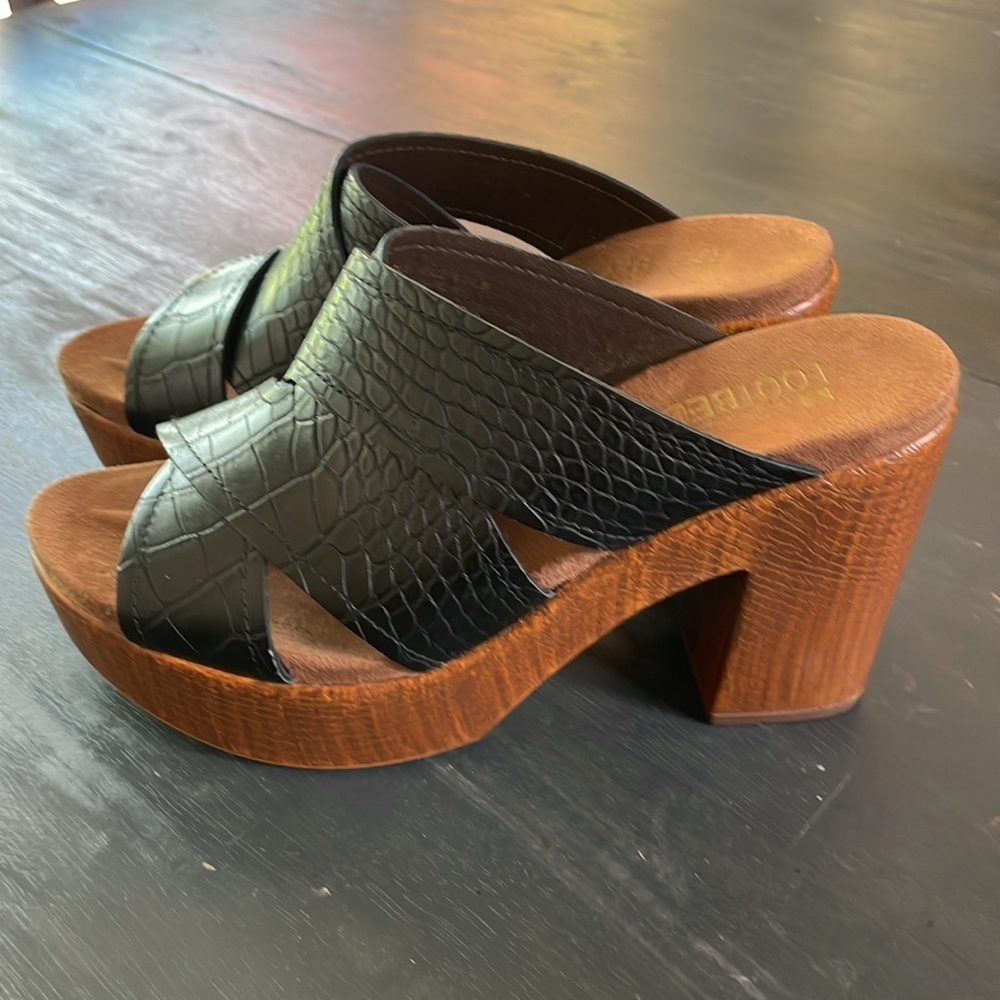 Platform Black sandal. Slip on. Size 7.5.